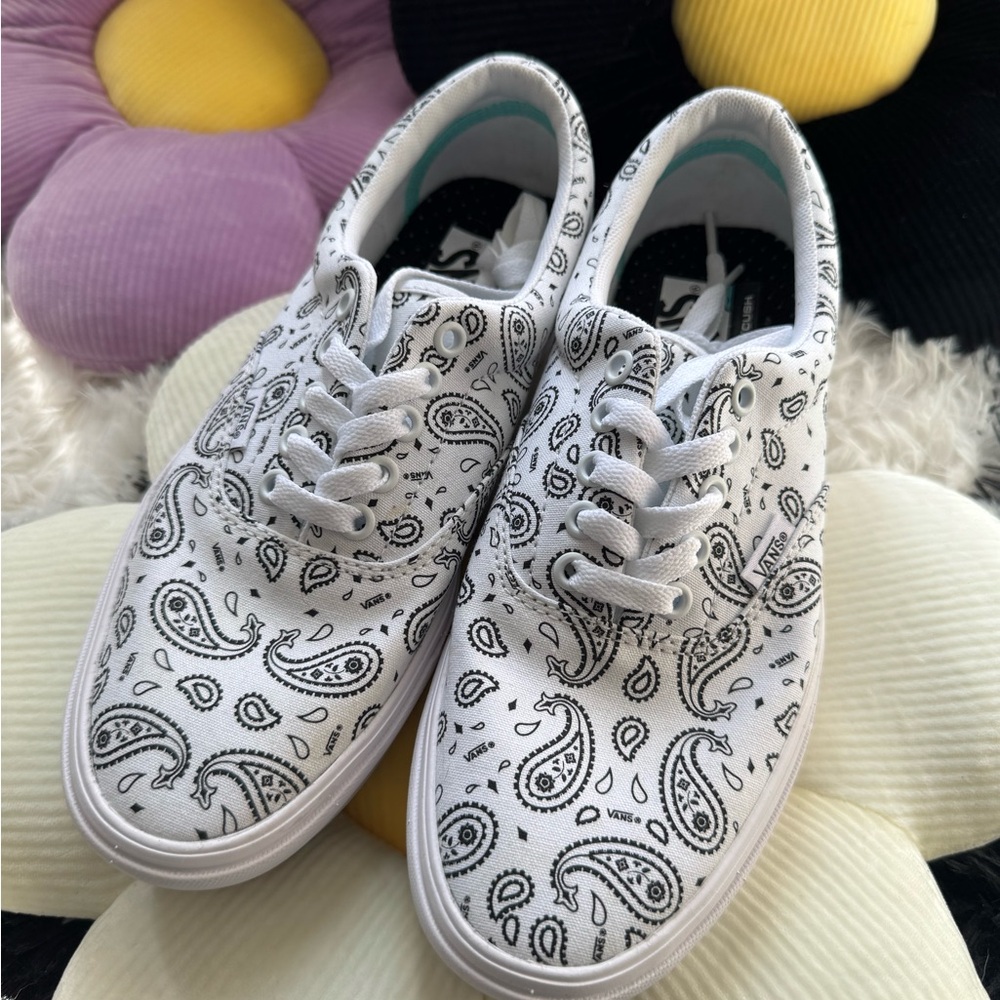 White Paisley Vans comfycush Era